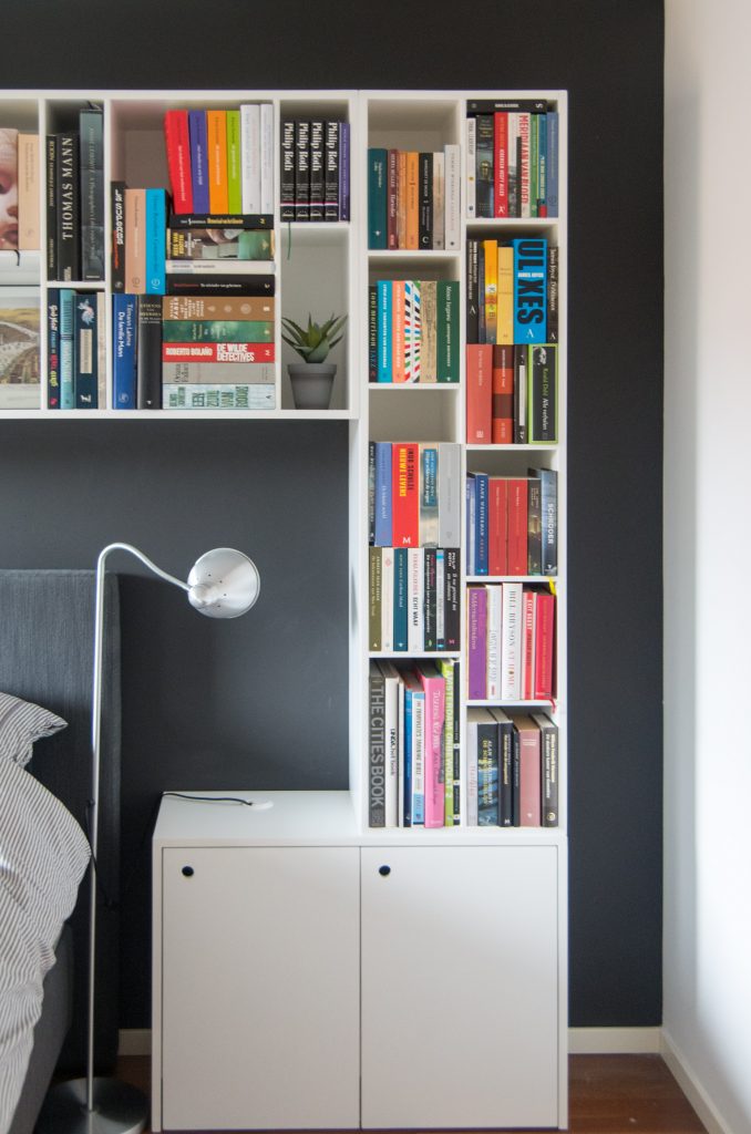 Bedombouw met nachtkastjes en boekenplanken